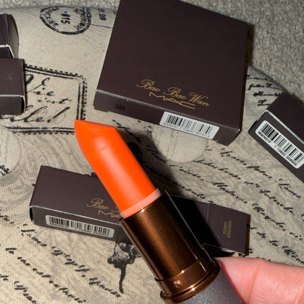 MAC Cosmetics Bold Coral Lipstick - Picture 5 of 7